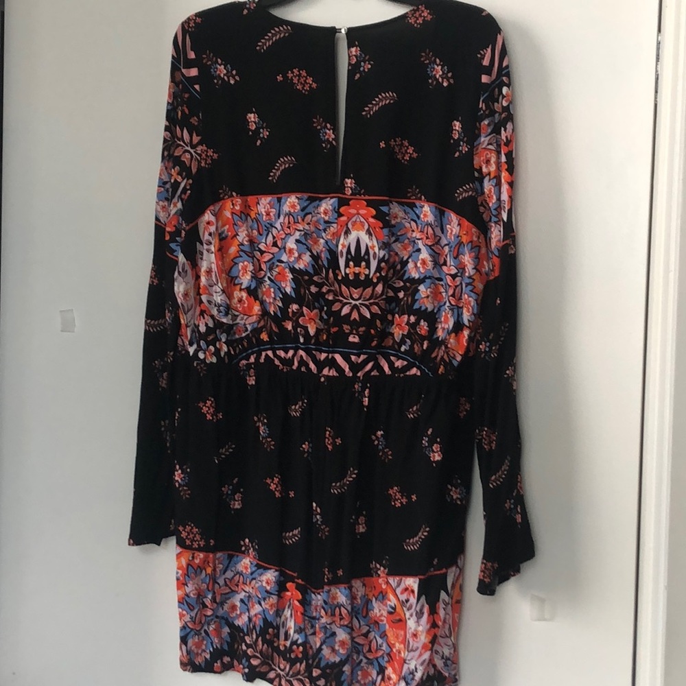Express Perfect Summer Romper - Picture 3 of 6